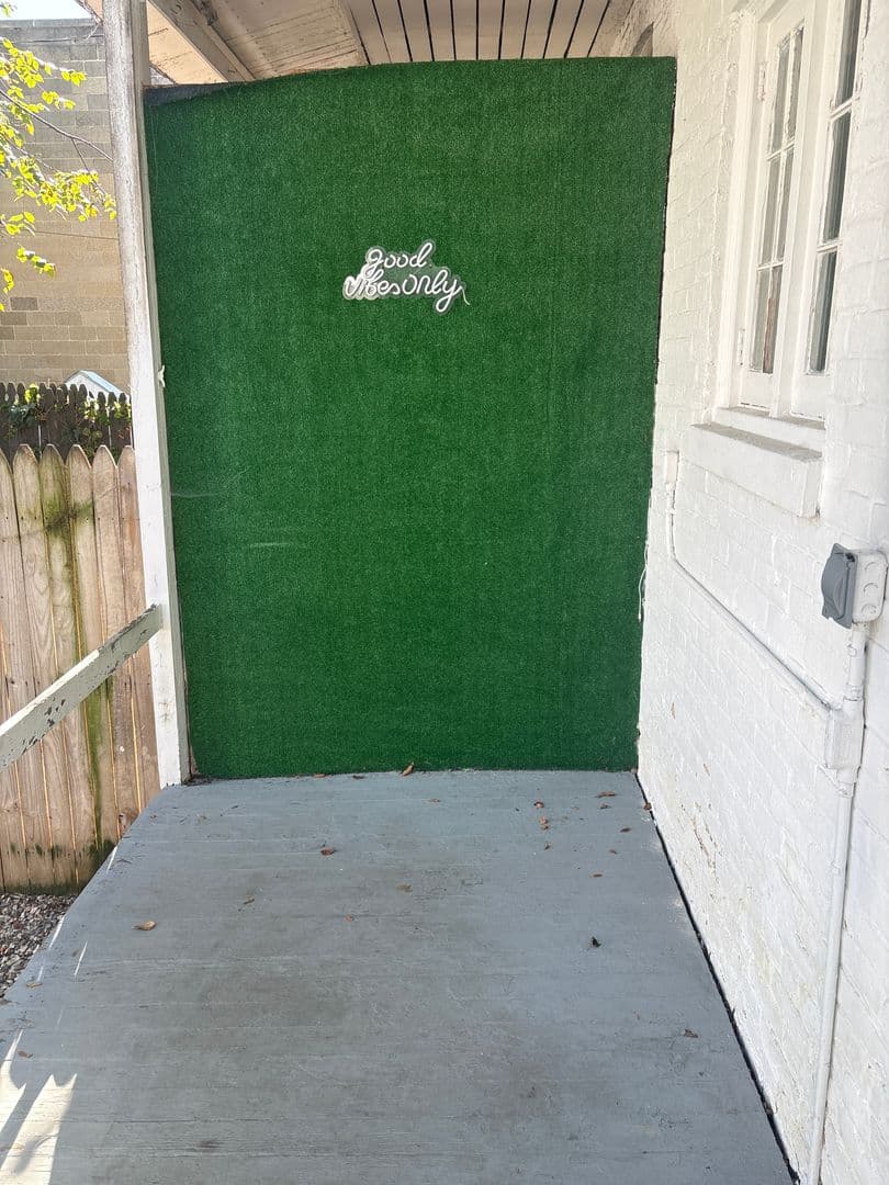York House: 419 Lindberg Ave