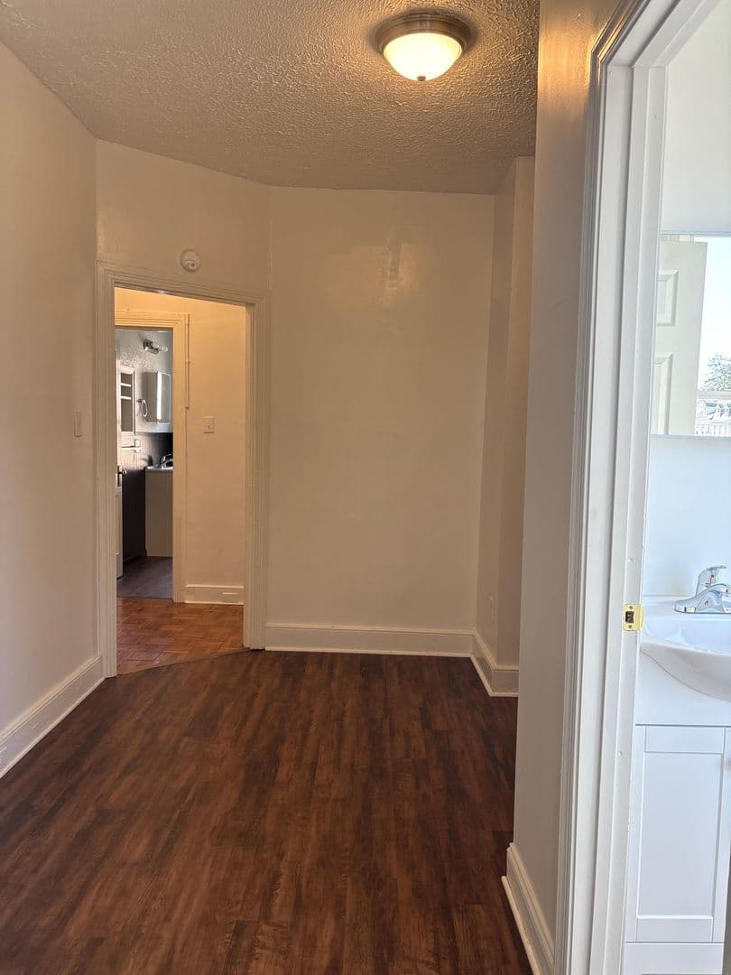 York House: 624 E Philadelphia Street