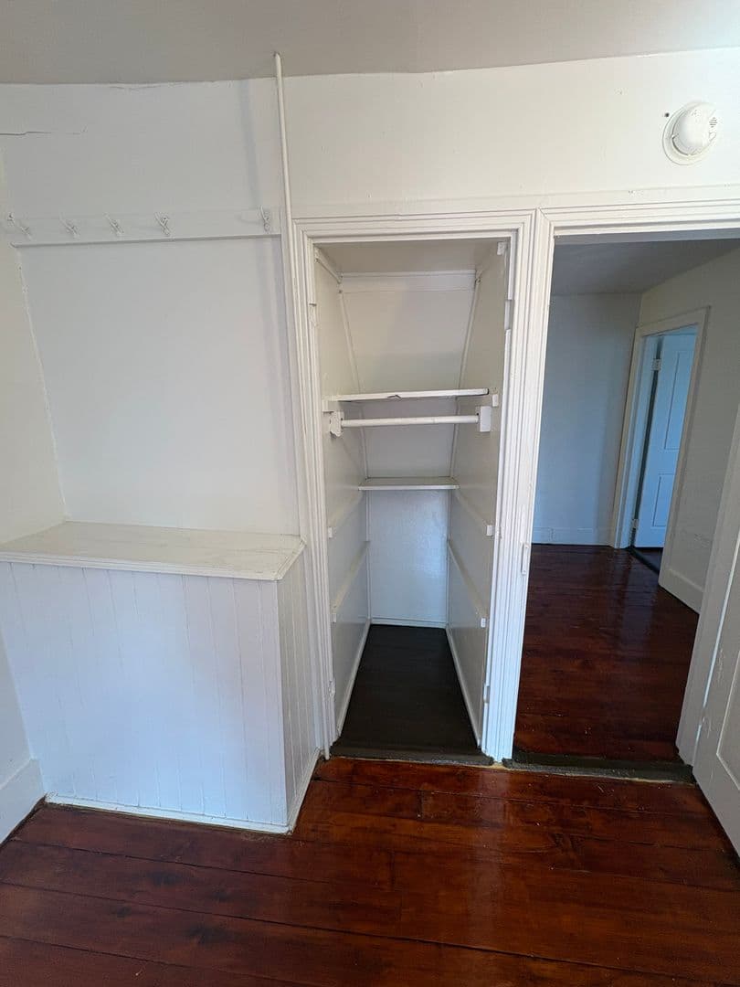 York House: 719 E Prospect St,