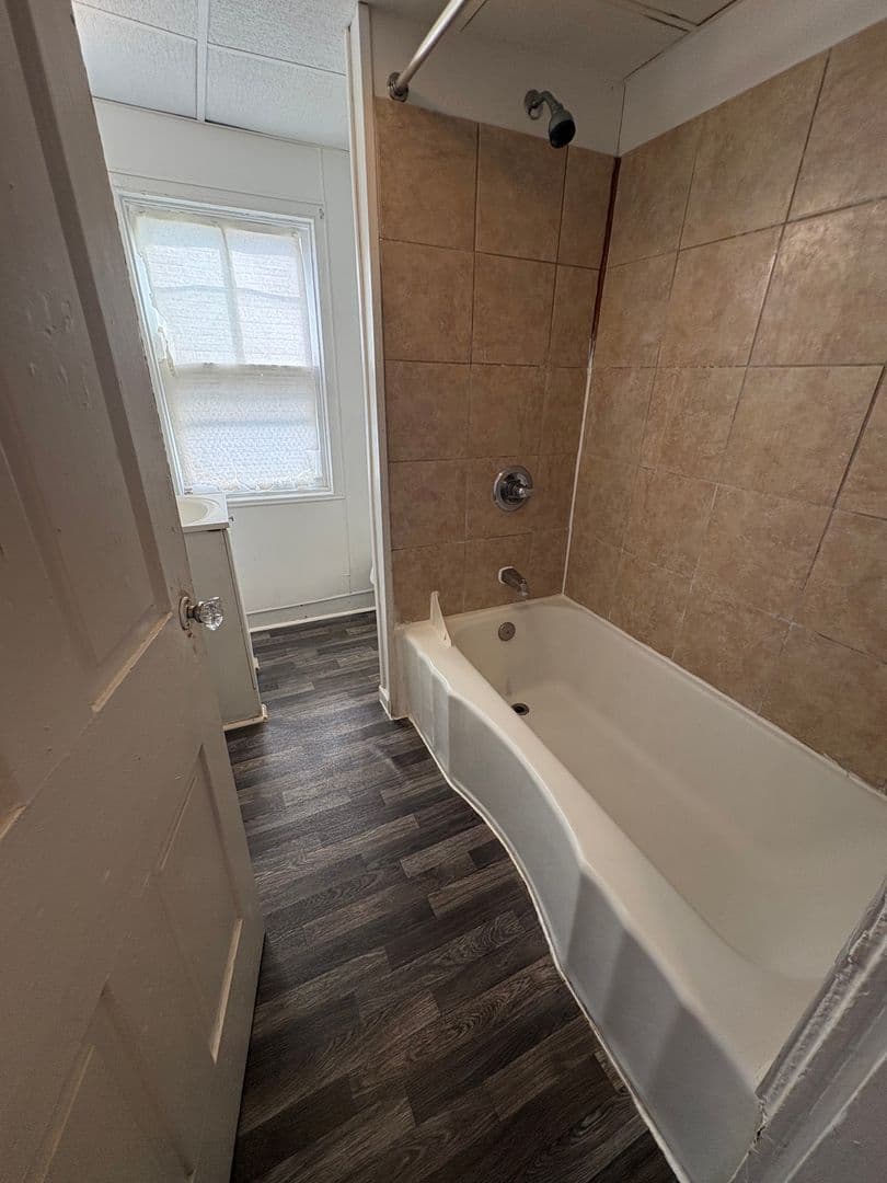 York House: 719 E Prospect St,