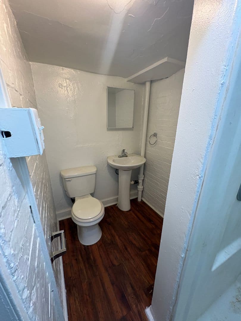 York House: 527 E Philadelphia St Apt 1