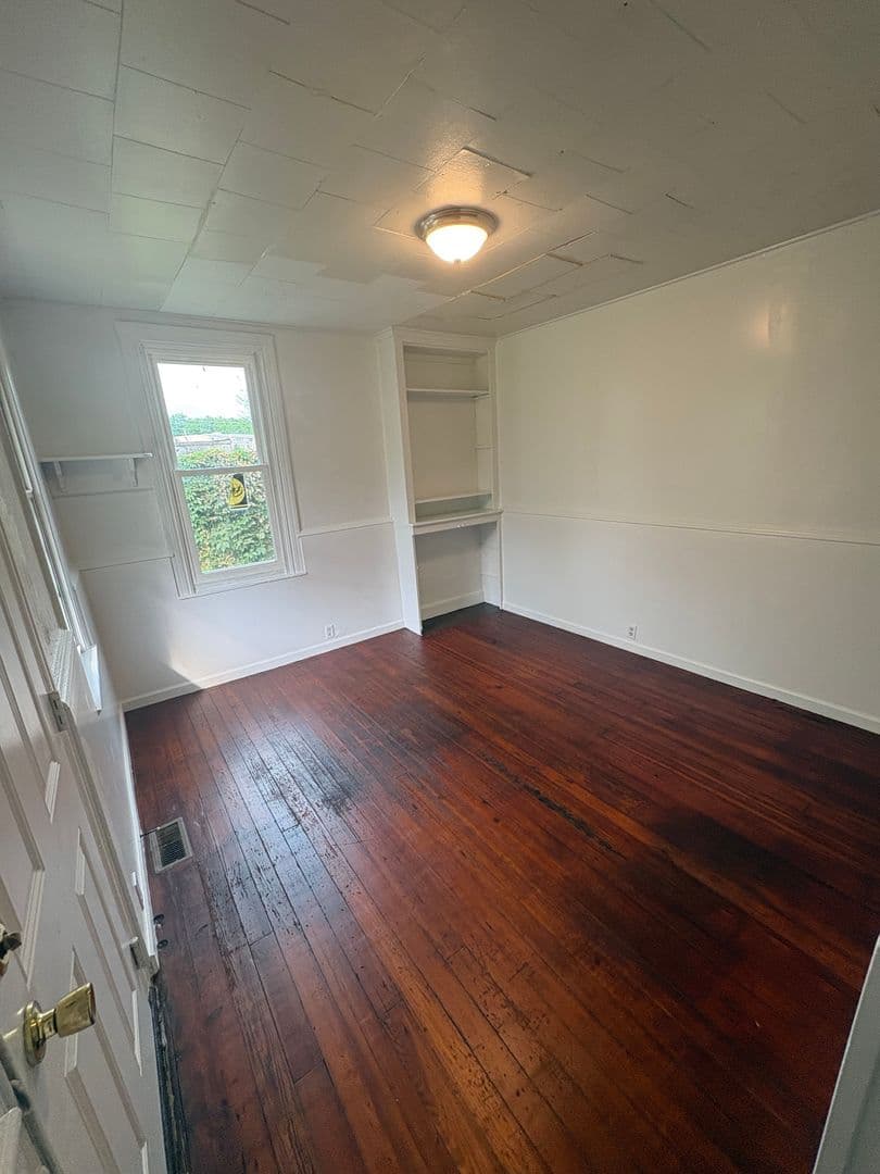 York House: 518 N Pershing Ave Apt 1,
