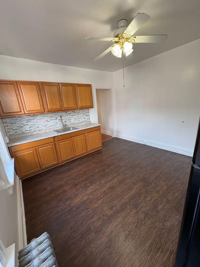 York House: 609 Wallace St Apt 2