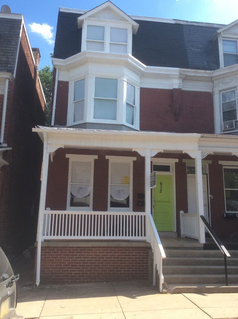 York House: 612 W Princess St Apt 1,