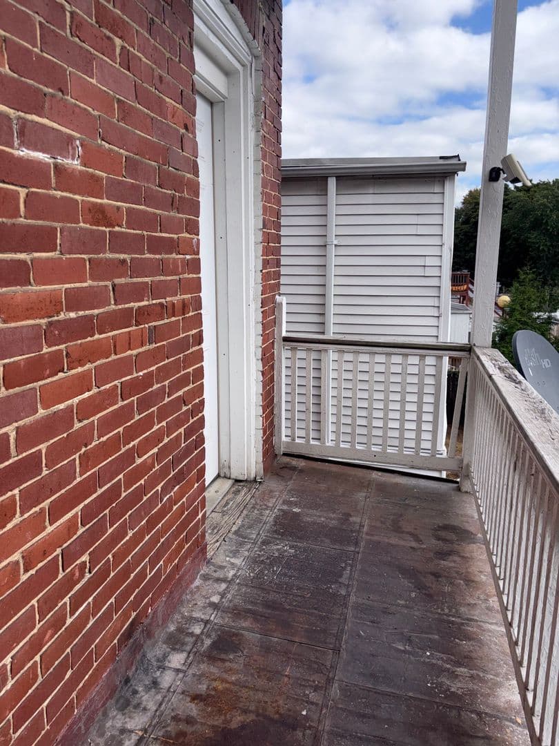 York House: 654 W College Ave Apt 2,