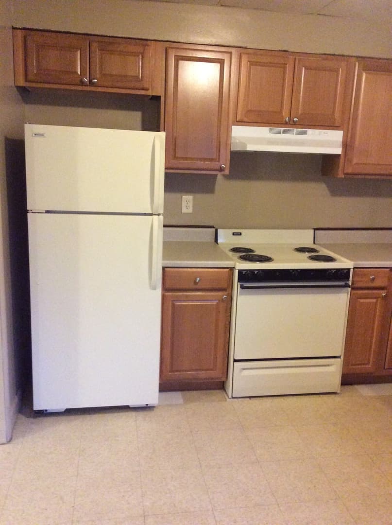 York House: 729 W Poplar St Apt 1