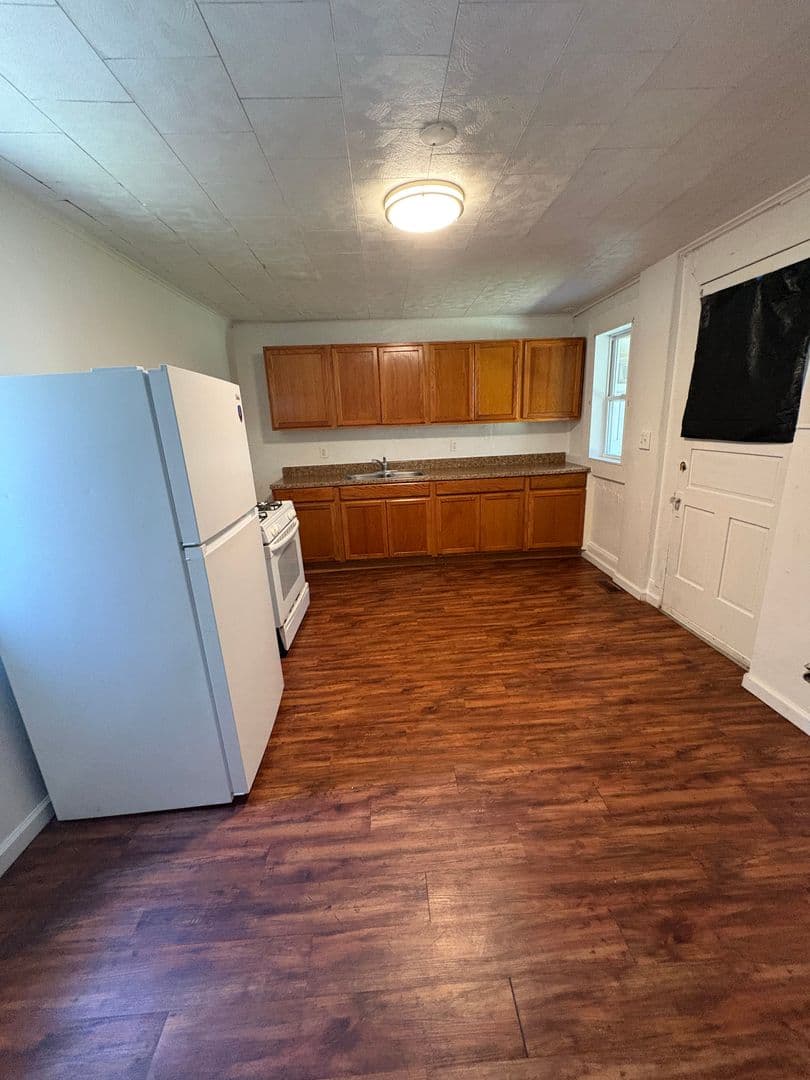 York House: 719 E Prospect St,