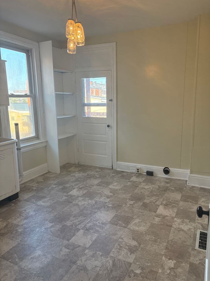 York House: 1117 W King St