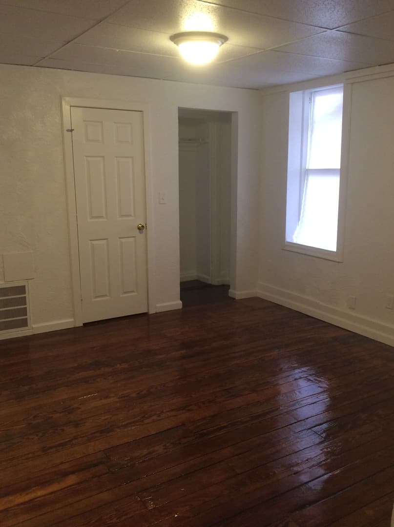 York House: 258 E Philadelphia St Apt 3,