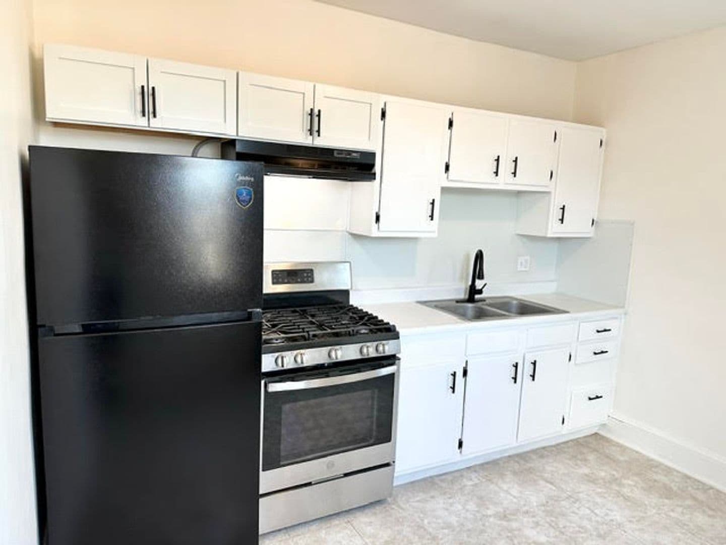York House: 241 N. Newberry St., Unit 2