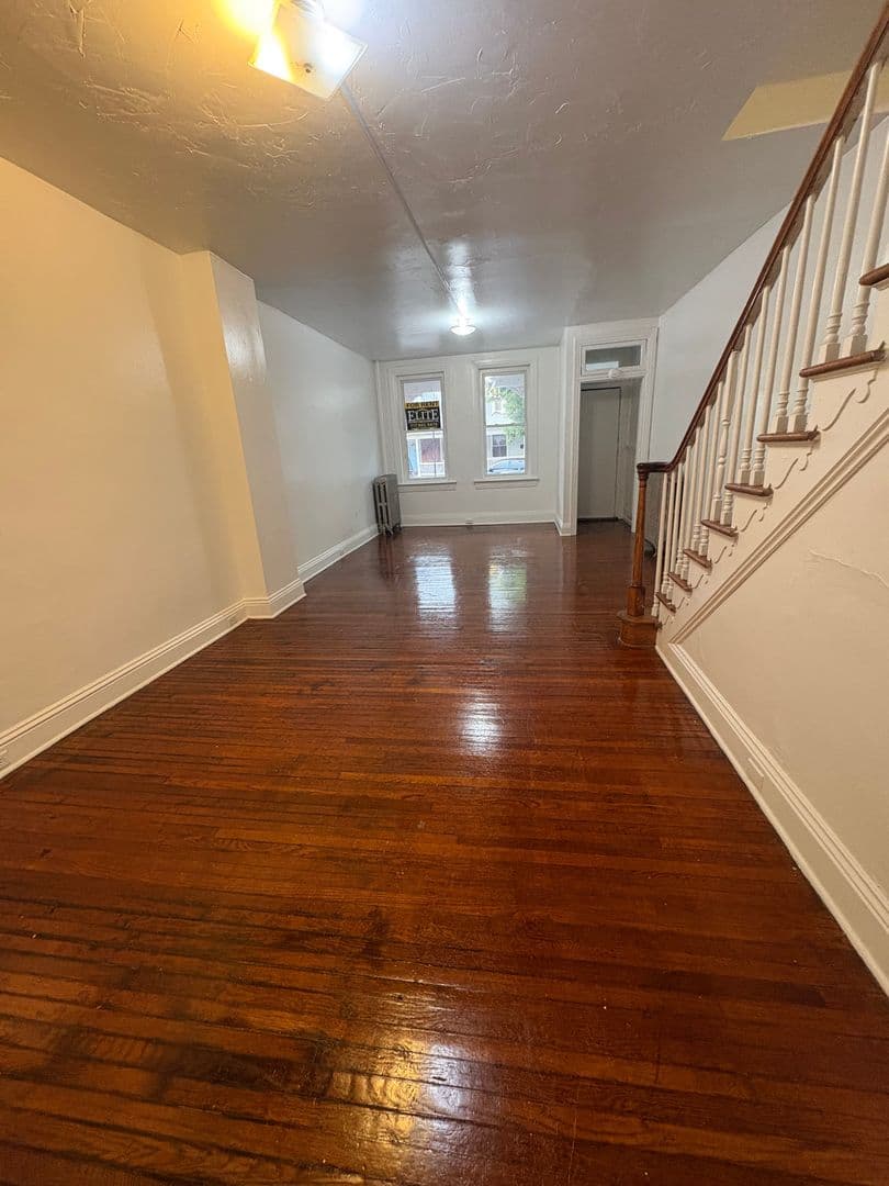 York House: 618 W Princess St,
