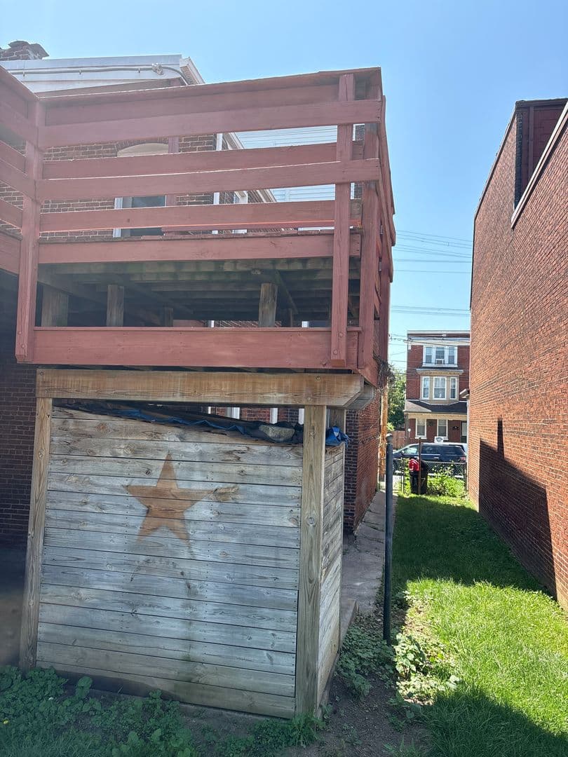 York House: 1117 W King St