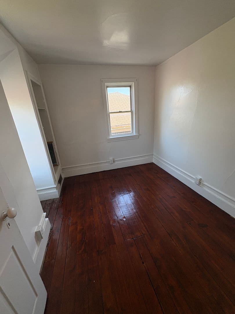York House: 719 E Prospect St,