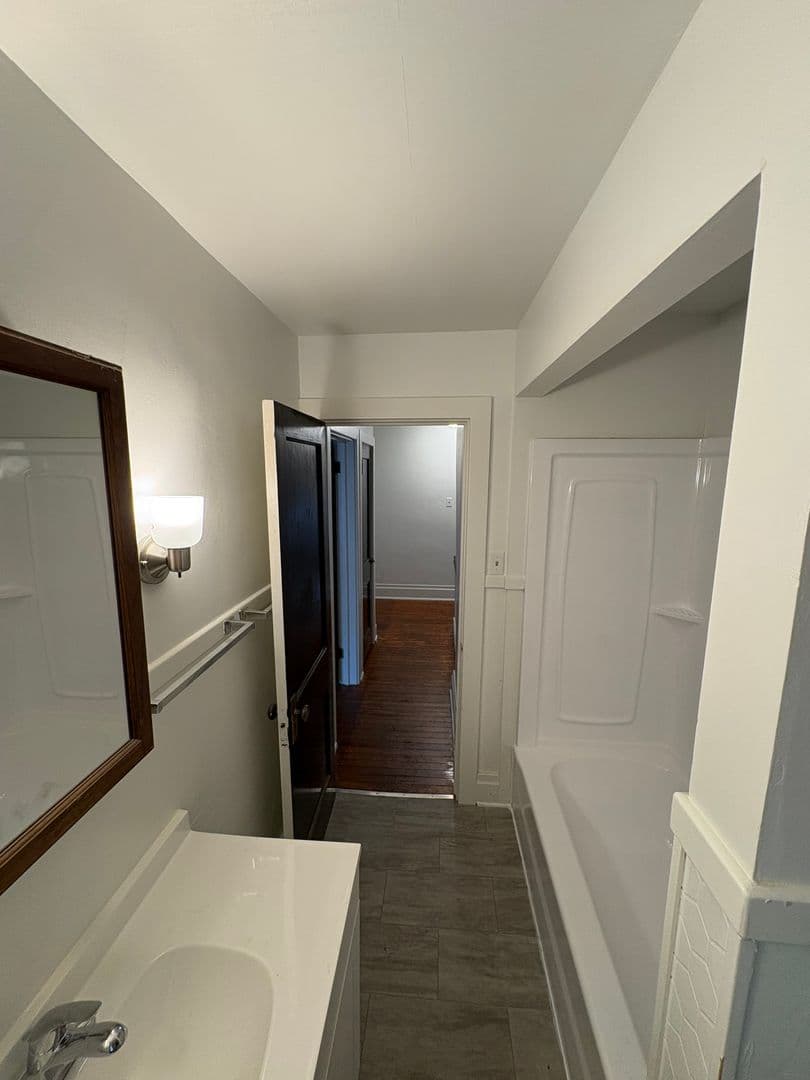 Harrisburg House: 2042 Zarker St (Capitol RE)