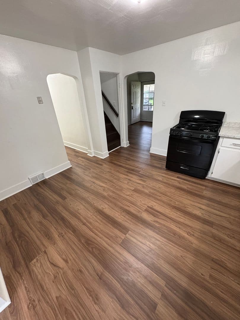 Clairton House: 1304 Decker St
