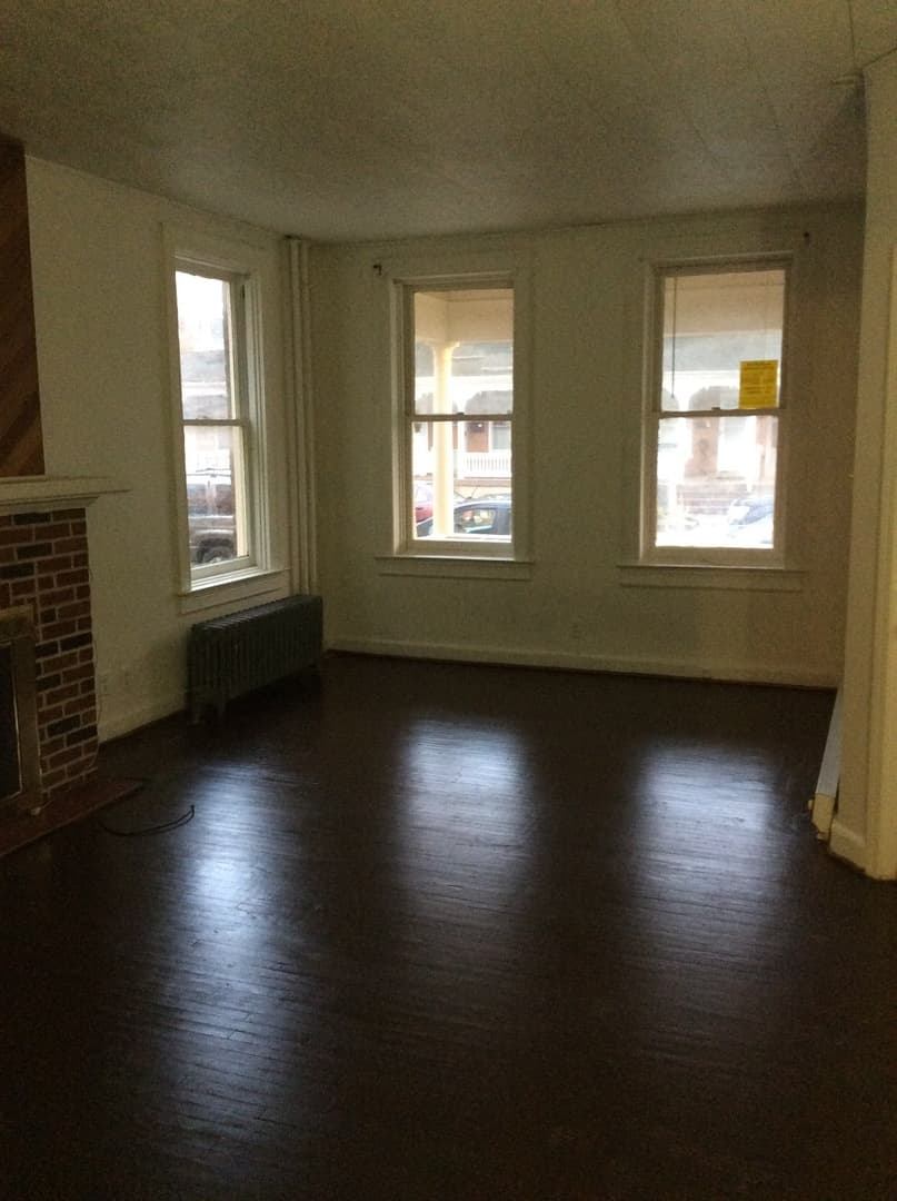 York House: 729 W Poplar St Apt 1