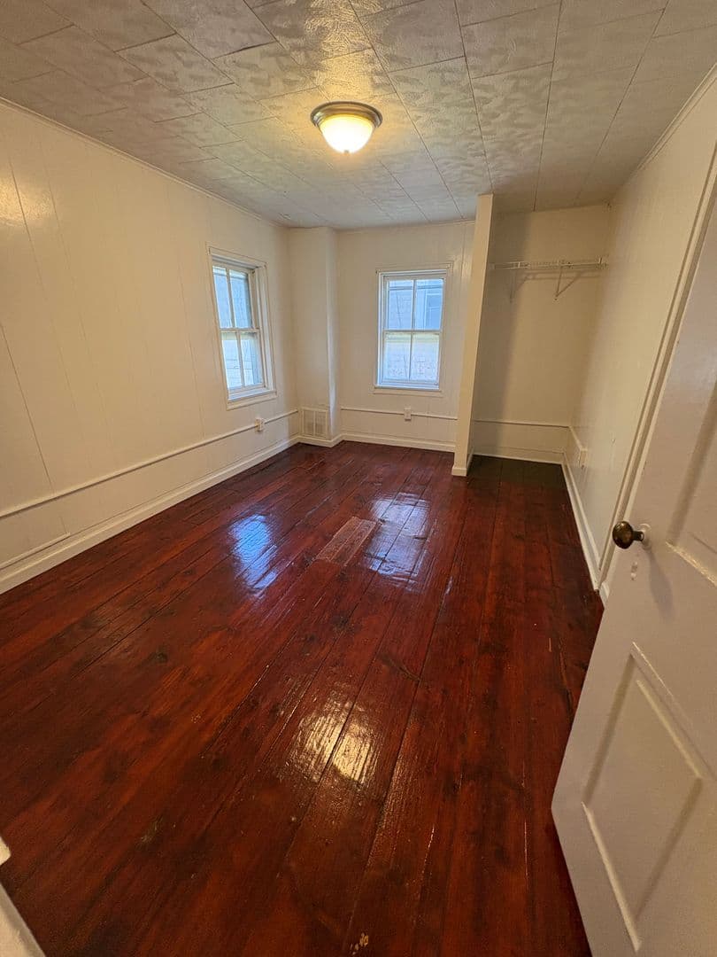 York House: 719 E Prospect St,