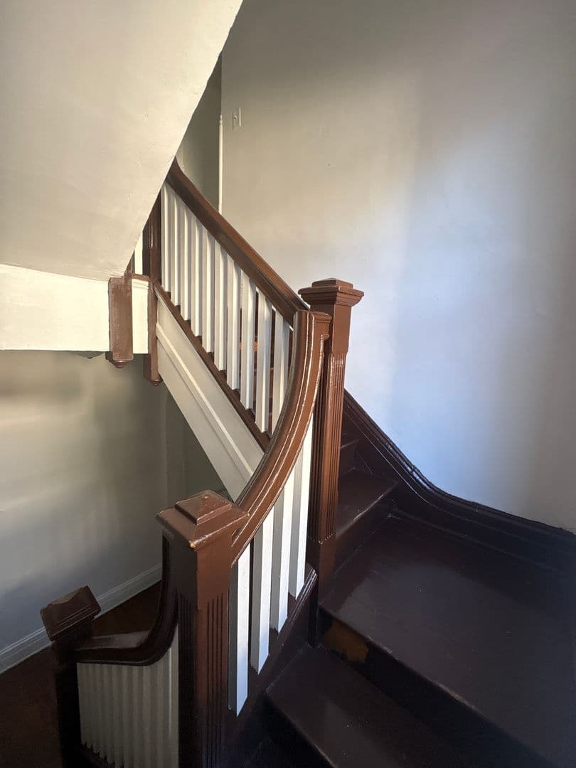 York House: 419 Lindberg Ave