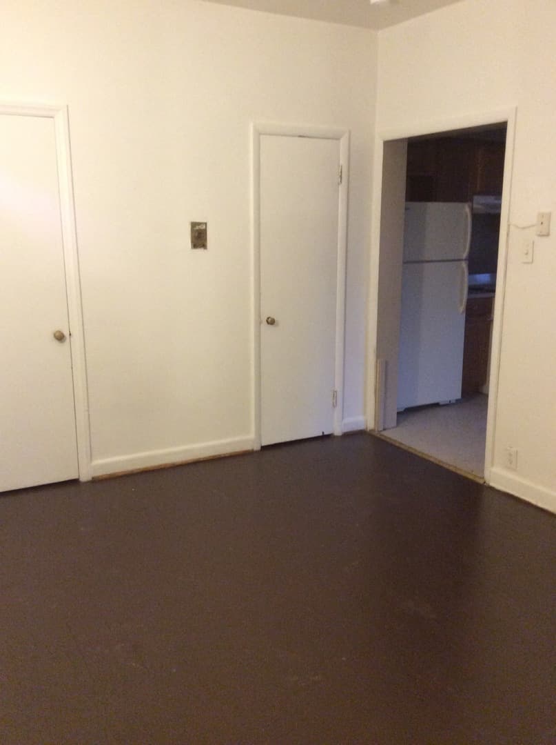 York House: 729 W Poplar St Apt 1