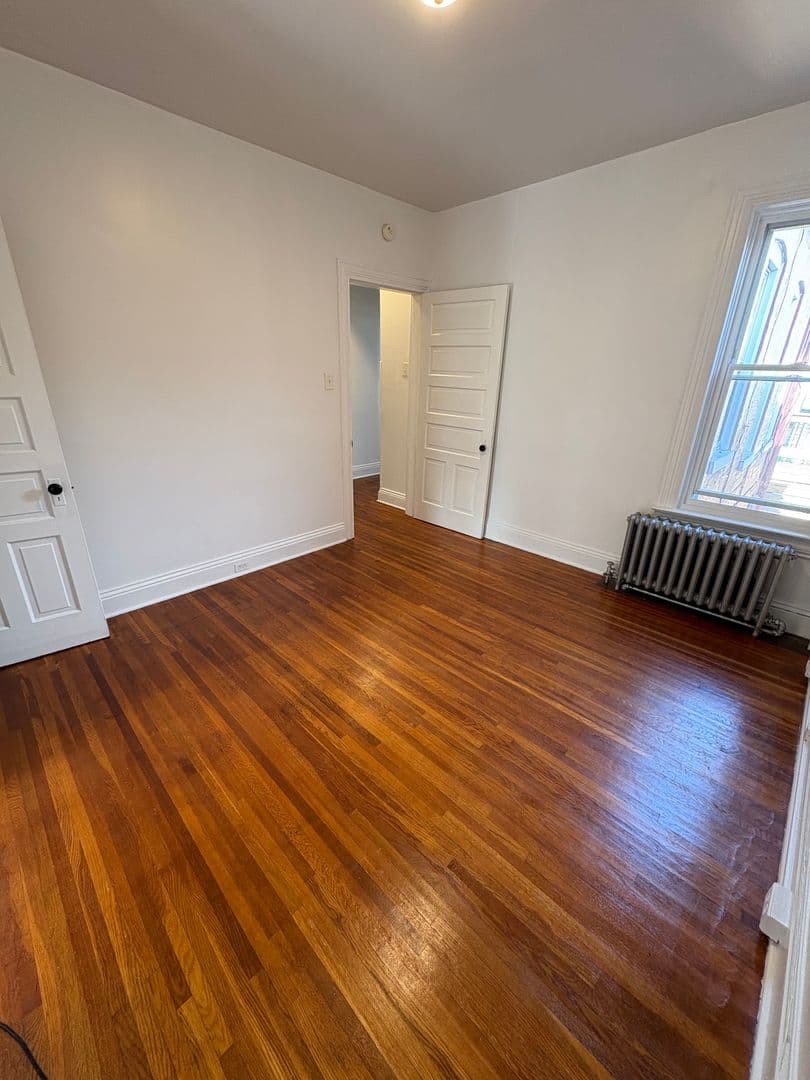 York House: 609 Wallace St Apt 2