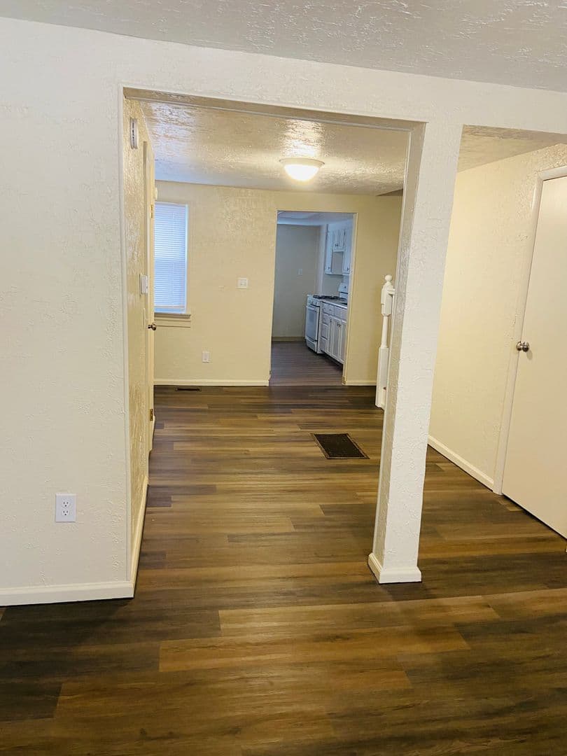 York House: 358 W Gas Ave