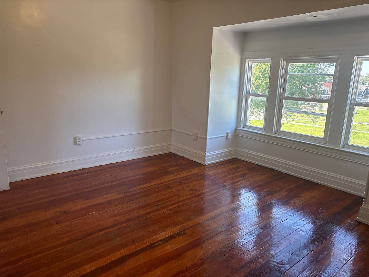 York House: 419 Lindberg Ave