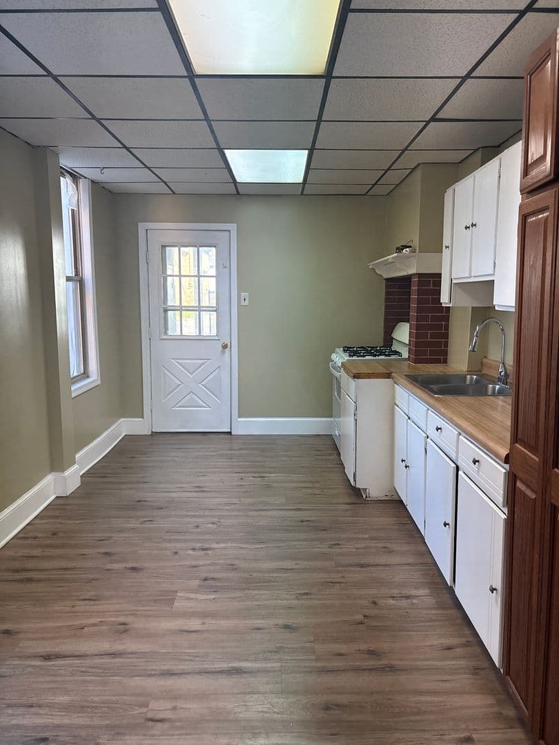 York House: 1117 W King St