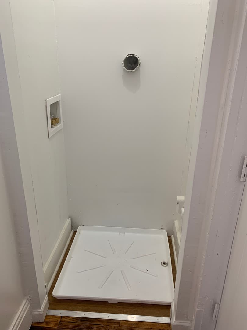 York House: 233 E Philadelphia St Apt 2,
