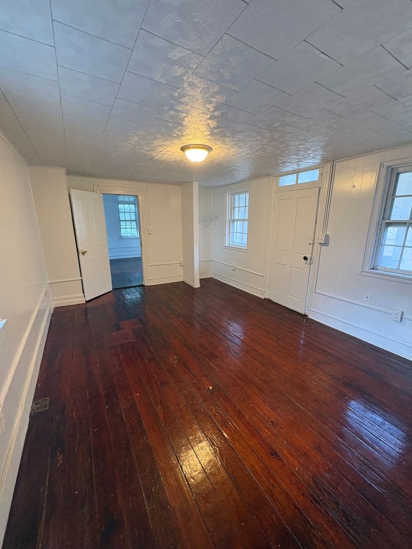 York House: 719 E Prospect St,