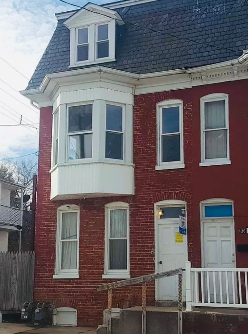 York House: 124 N West St Unit #2