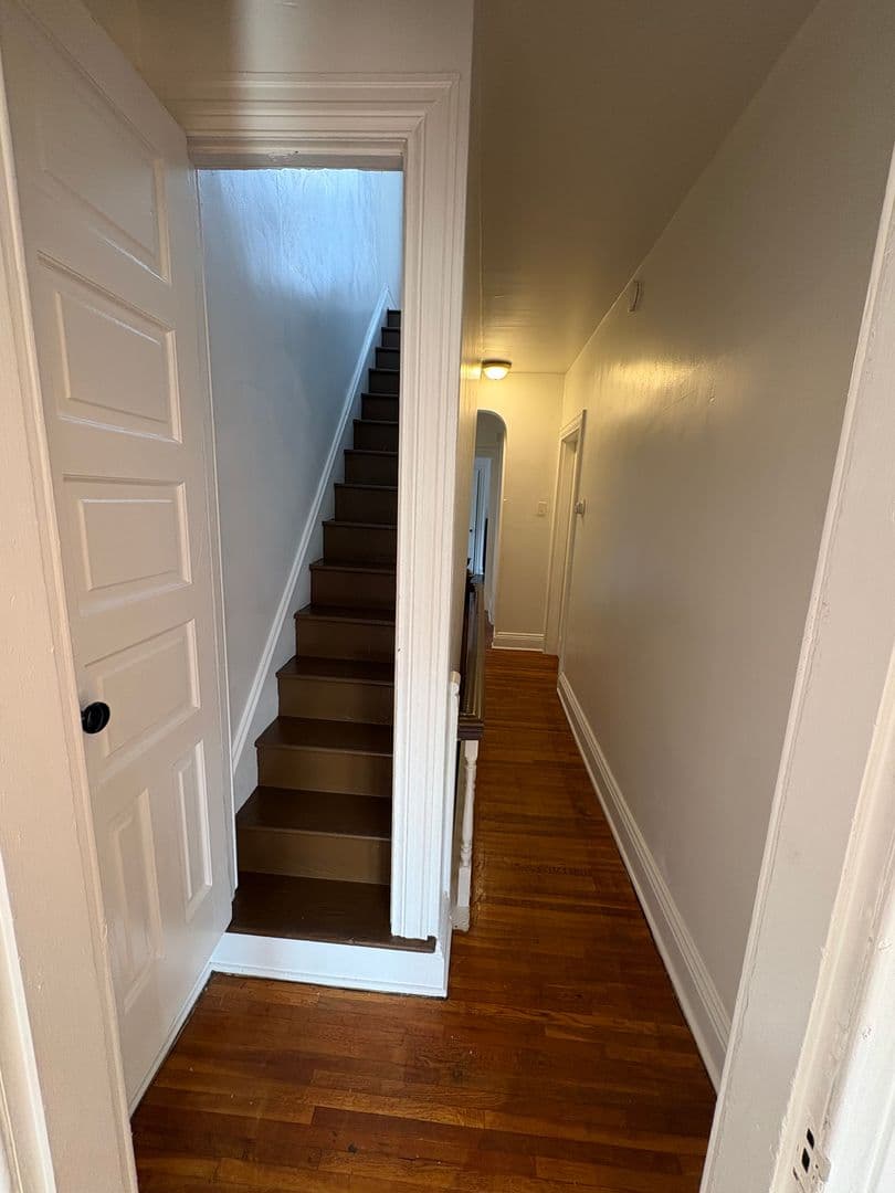York House: 609 Wallace St Apt 2