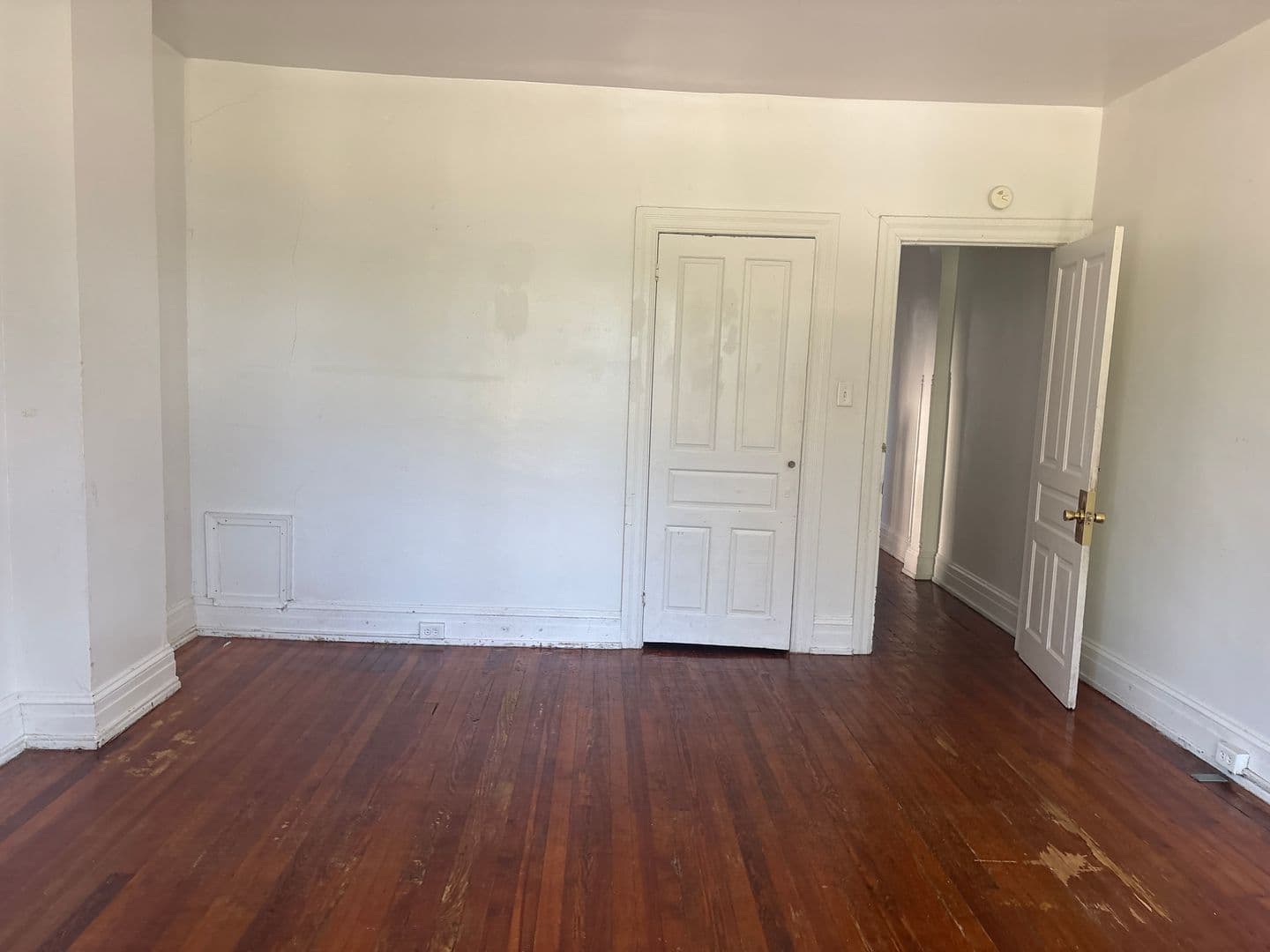 York House: 419 Lindberg Ave