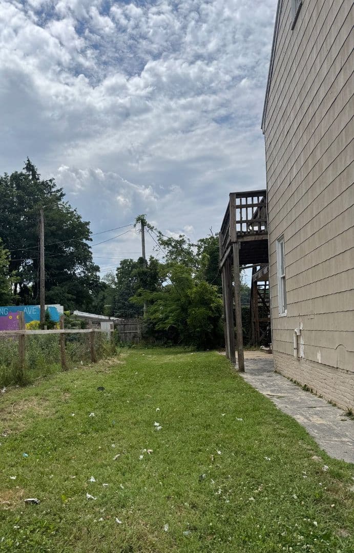 York House: 518 N Pershing Ave Apt 1,