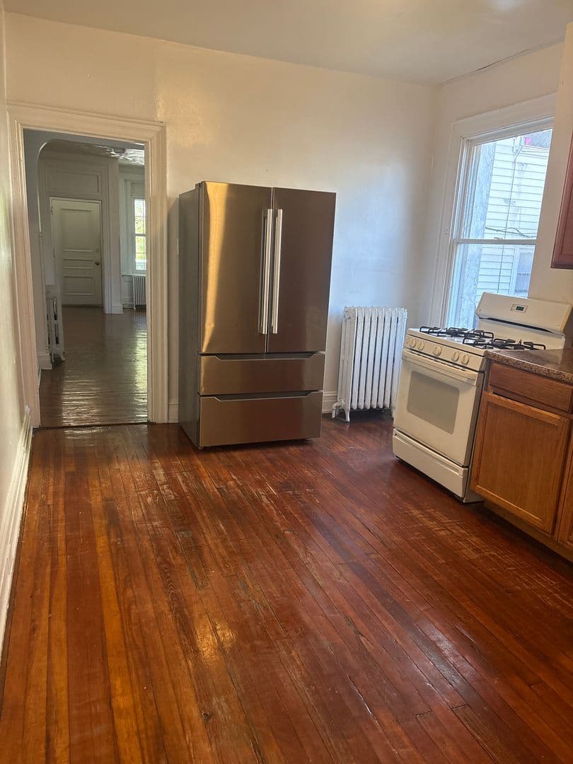 York House: 419 Lindberg Ave