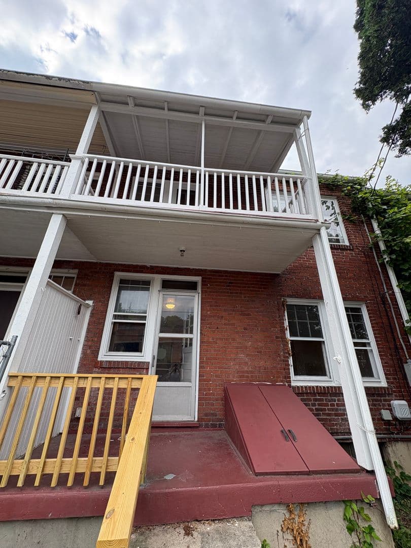 Harrisburg House: 2042 Zarker St (Capitol RE)