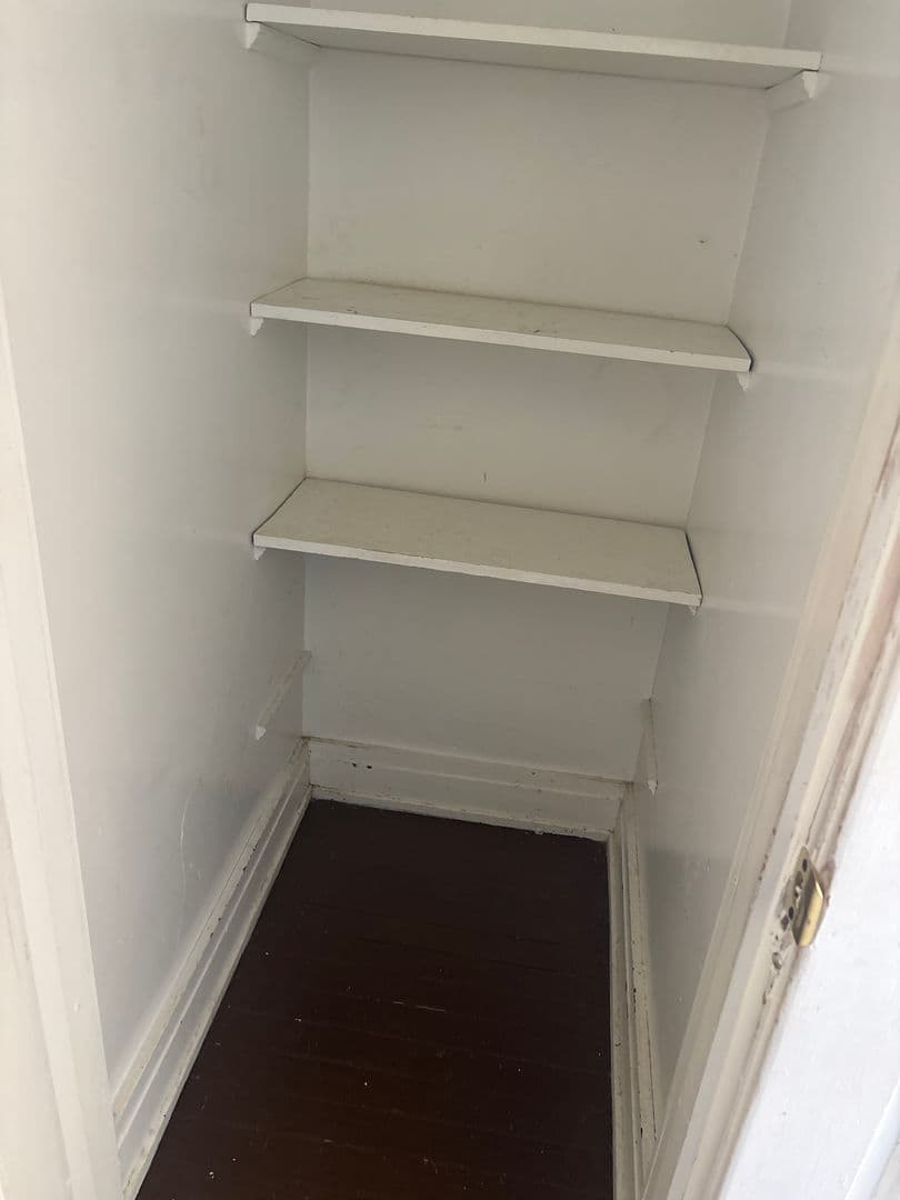 York House: 419 Lindberg Ave