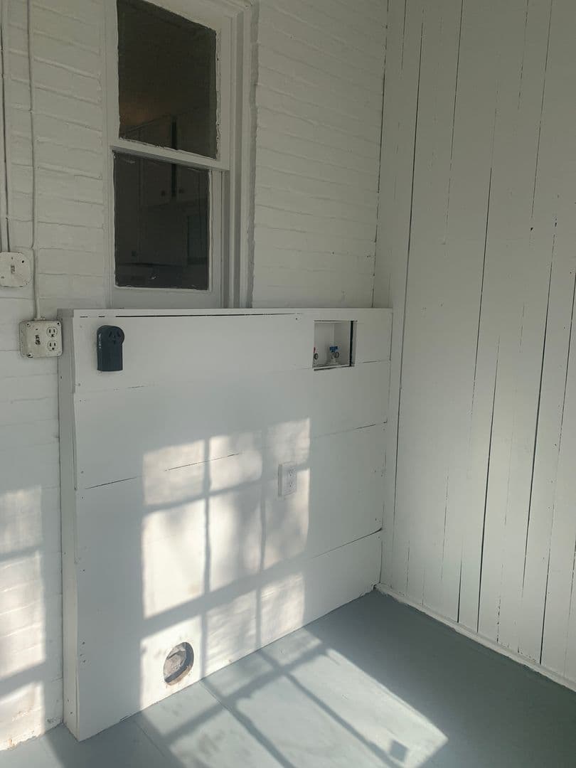York House: 618 W Princess St,