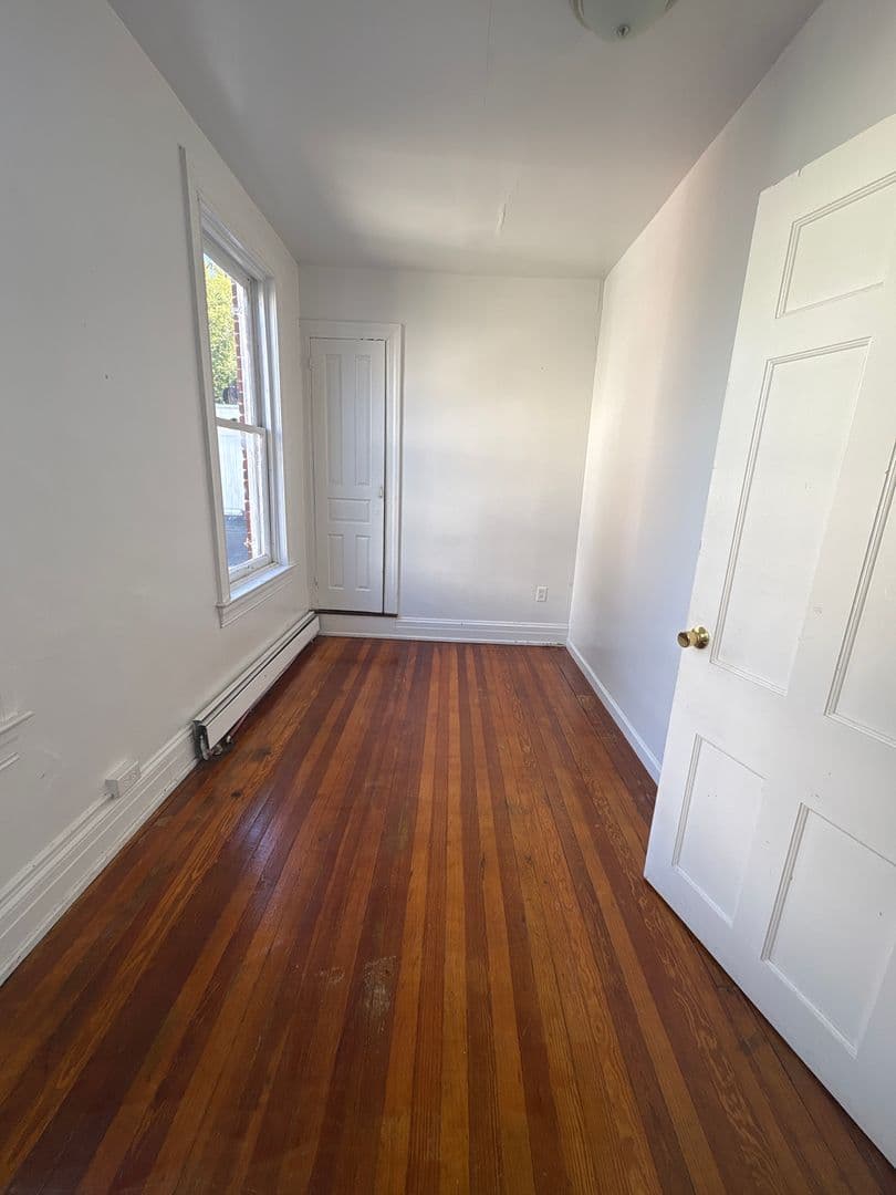 York House: 419 Lindberg Ave