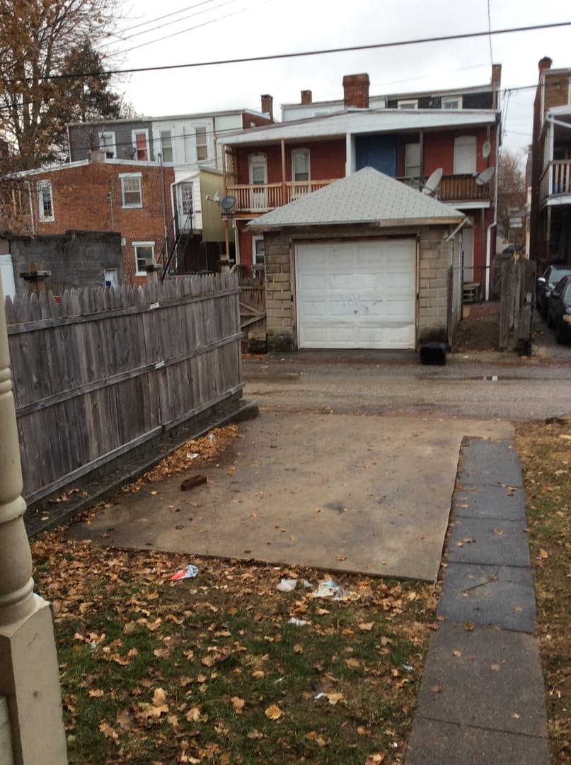 York House: 729 W Poplar St Apt 1