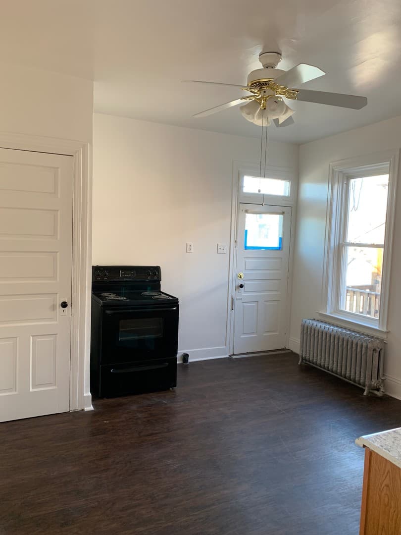 York House: 609 Wallace St Apt 2