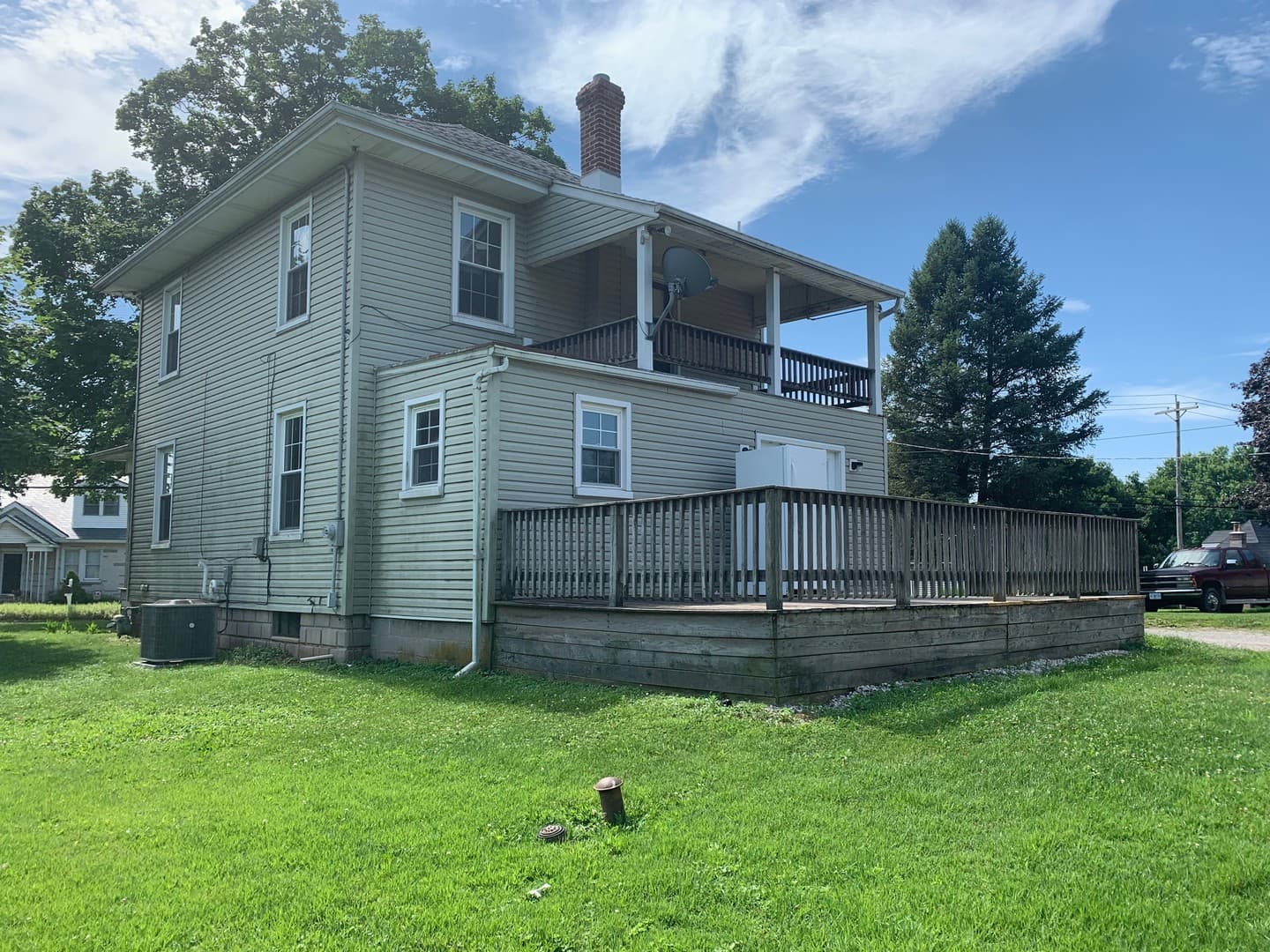 York House: 2243 Sunset Ln Front