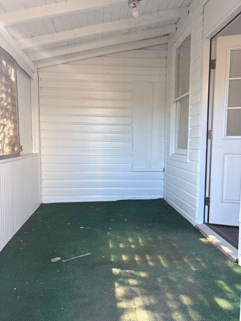 York House: 624 E Philadelphia Street
