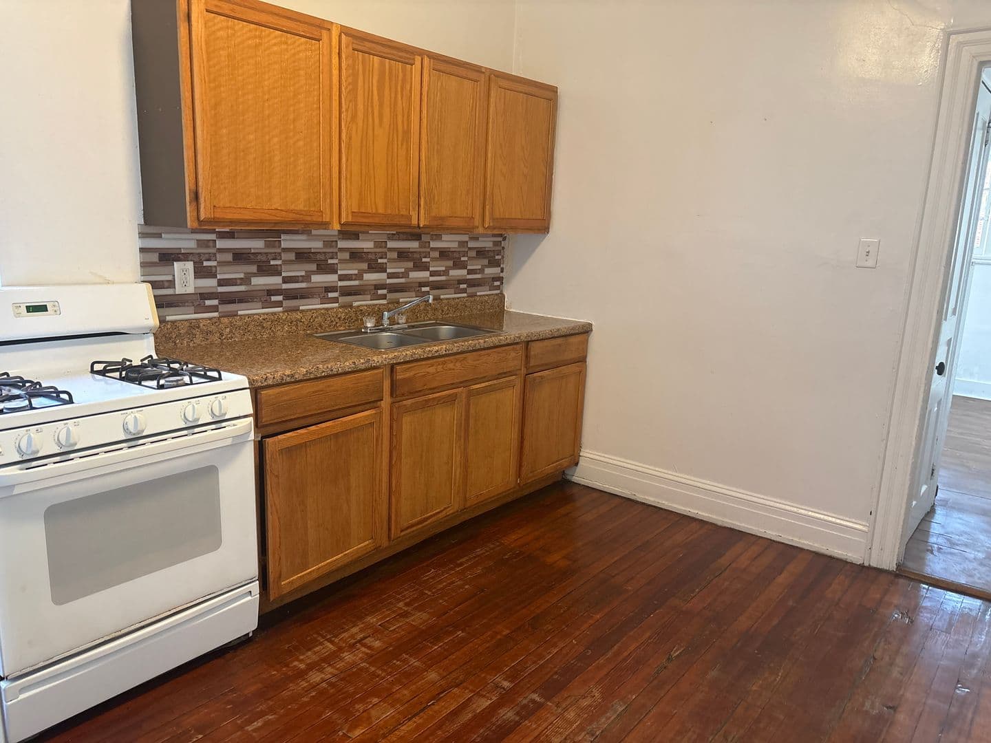 York House: 419 Lindberg Ave