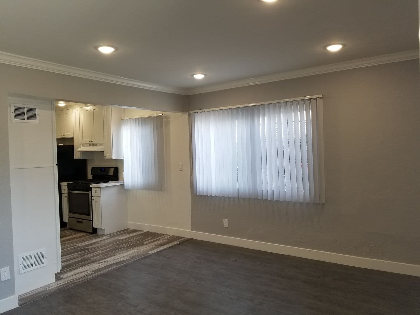 Los Angeles Apartment: 3451 Florence Ave.