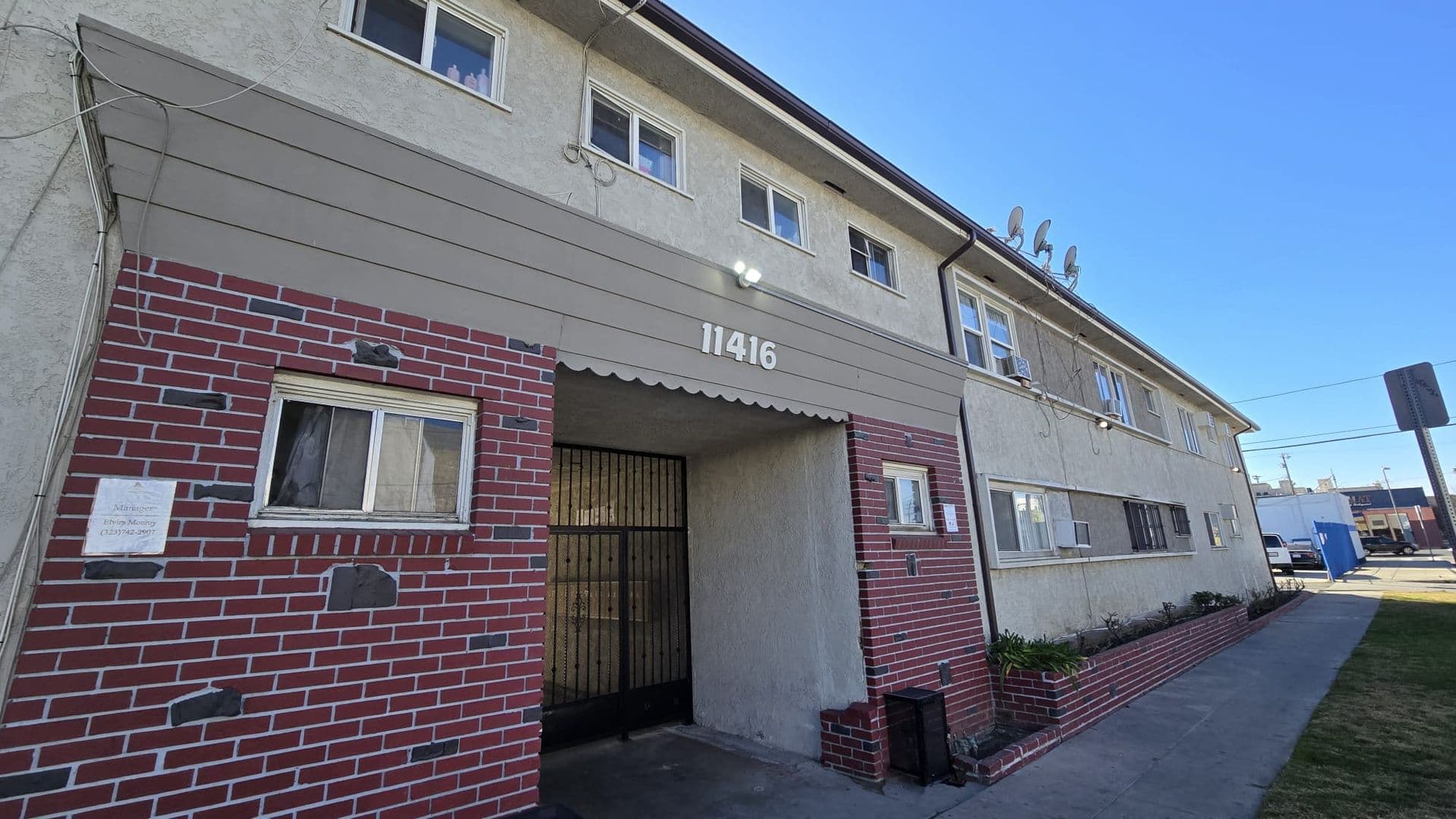 North Hollywood Apartment: 11416 Miranda St.