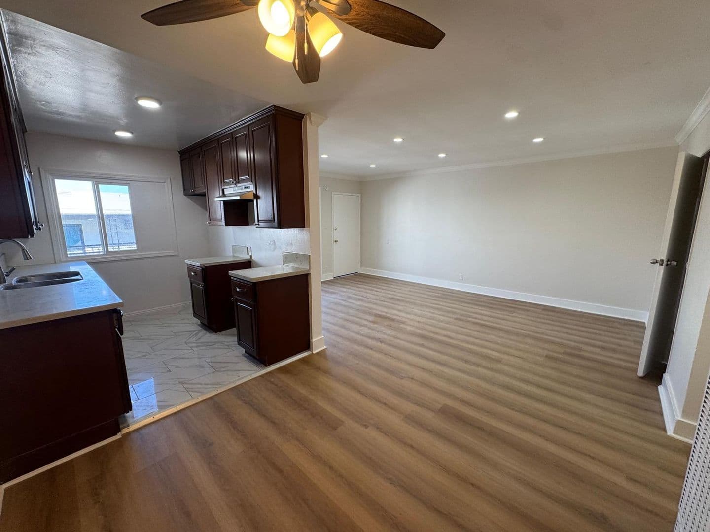 Los Angeles Apartment: 401-407  Union Dr.