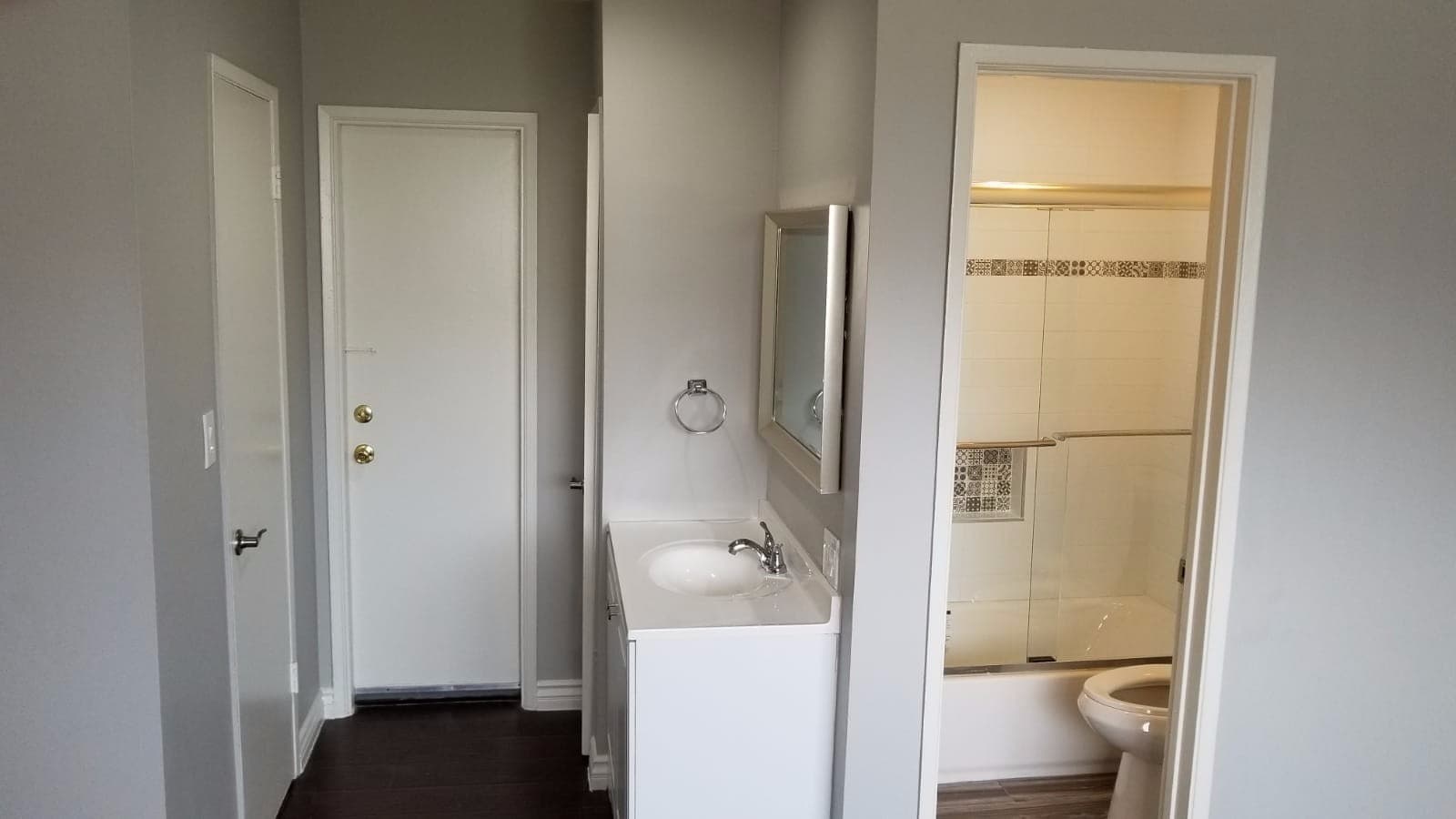 Los Angeles Apartment: 5836 Harold Way