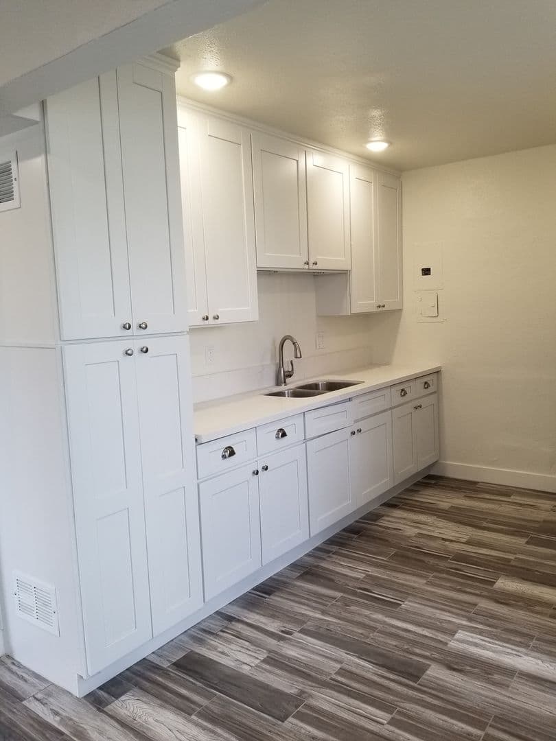Los Angeles Apartment: 3451 Florence Ave.