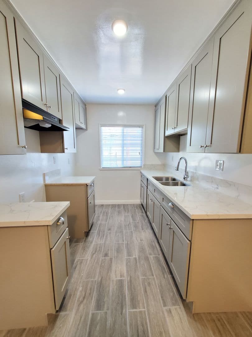 North Hollywood Apartment: 11416 Miranda St.
