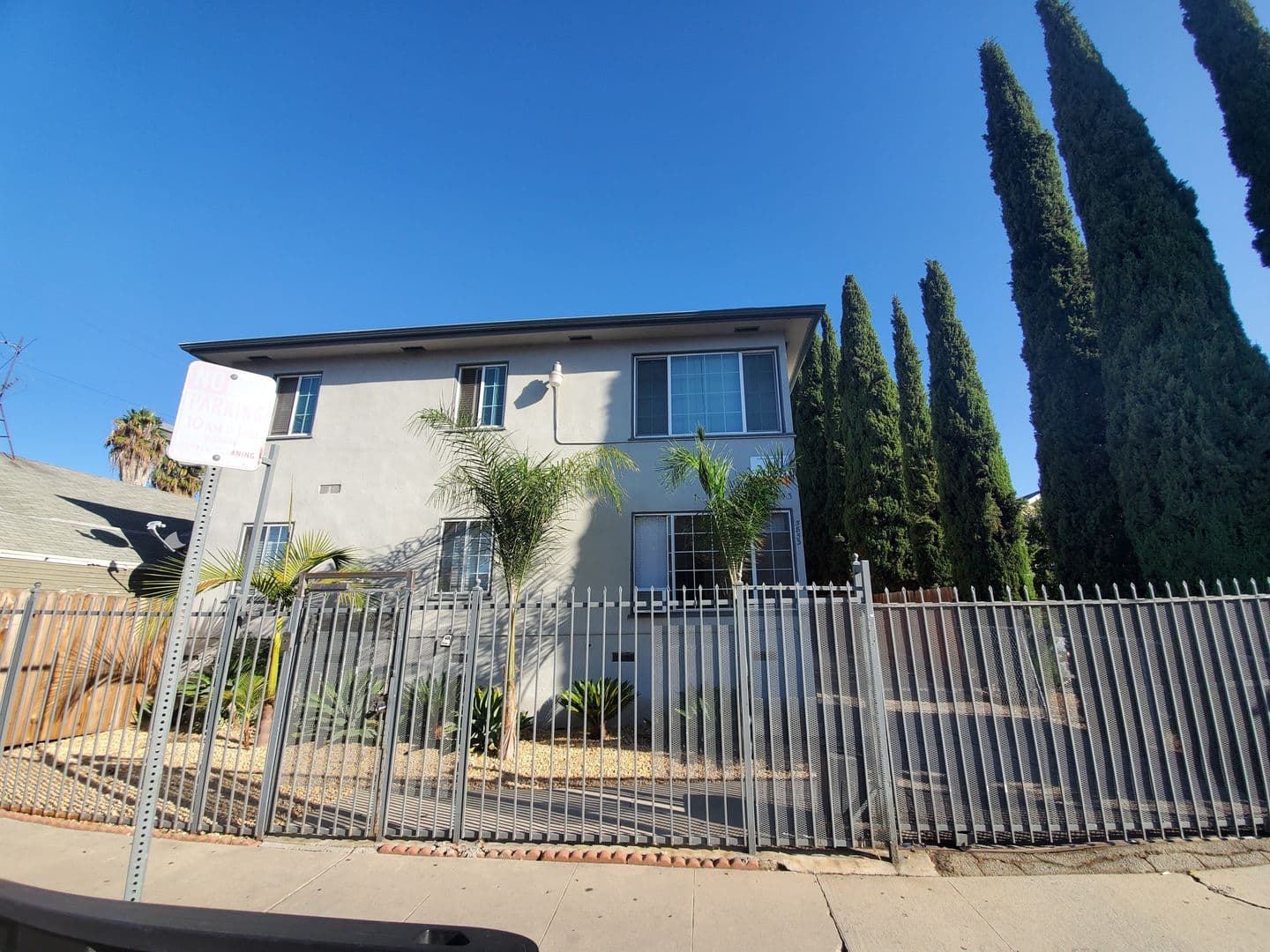 Los Angeles Apartment: 5853 Lexington Ave.